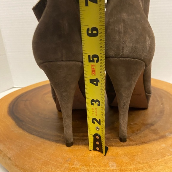 Elizabeth & James MOXY Brown Suede Heeled Ankle Booties - Picture 7 of 10